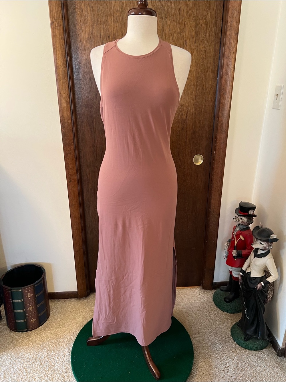 Lululemon Size 8 Sleeveless Mauve Bodycon Maxi Dress